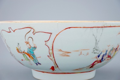 A large Chinese famille rose mandarin bowl, Qianlong, 18th C.