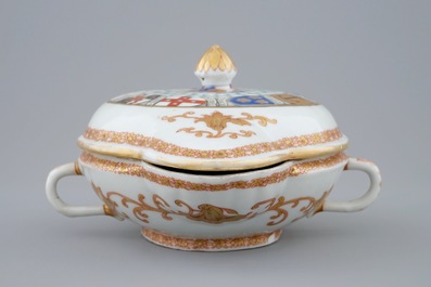 Een Chinese sauskom met deksel met het wapen van Van Reverhorst, Qianlong, ca. 1745