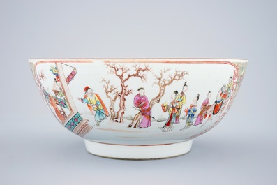 A large Chinese famille rose mandarin bowl, Qianlong, 18th C.