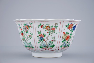 A fine Chinese famille verte bowl with floral design, Kangxi