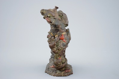A Japanese terracotta okimono of a fruit vendor with monkeys, Edo/Meiji, 18/19th C.