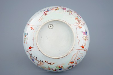 A large Chinese famille rose mandarin bowl, Qianlong, 18th C.