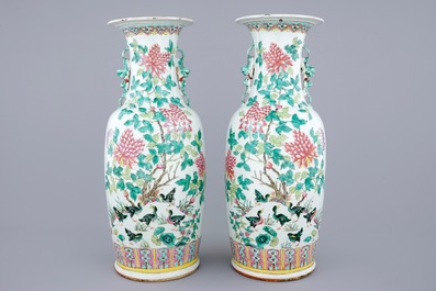 A fine pair of tall Chinese famille rose vases with birds, grapes and flowers, 19th C.