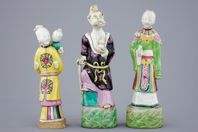 Three Chinese famille rose figures, a ginger jar and a blue and white lotus bowl, 18/19th C.