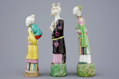 Three Chinese famille rose figures, a ginger jar and a blue and white lotus bowl, 18/19th C.