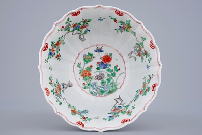 A fine Chinese famille verte bowl with floral design, Kangxi