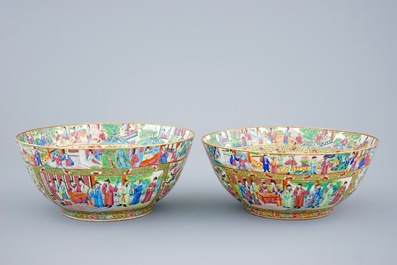 A good pair of Chinese Canton rose medallion bowls, 19th C.