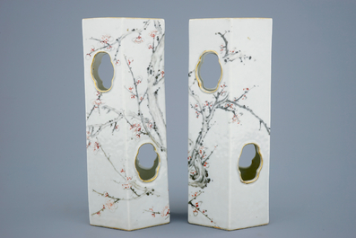 A pair of Chinese porcelain qianjiang cai calligraphy hat stands, 19/20th C.