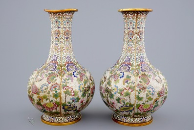 A pair of Chinese cloisonn&eacute; bottle-shaped vases, 19th C.