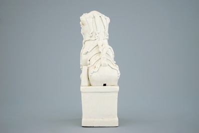 Un mod&egrave;le d'un lion en porcelaine blanc de Chine de Dehua, Kangxi
