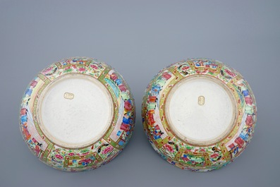 A good pair of Chinese Canton rose medallion bowls, 19th C.