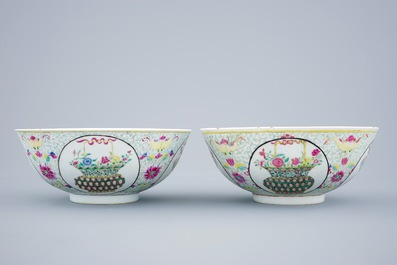 A pair of Chinese famille rose bowls with phoenixes and flower baskets, 19th C.