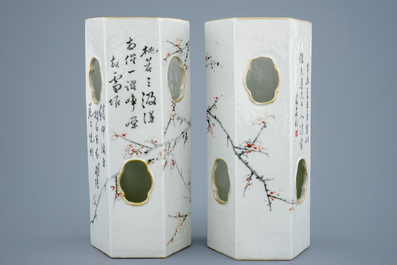 A pair of Chinese porcelain qianjiang cai calligraphy hat stands, 19/20th C.