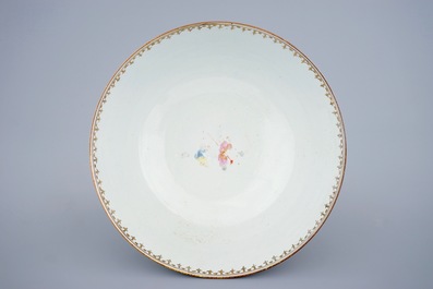 A large Chinese famille rose mandarin bowl, Qianlong, 18th C.