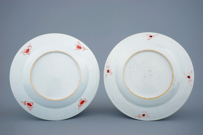 A pair of Chinese famille rose floral plates, Qianlong, 18th C.