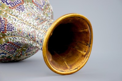 A pair of Chinese cloisonn&eacute; bottle-shaped vases, 19th C.