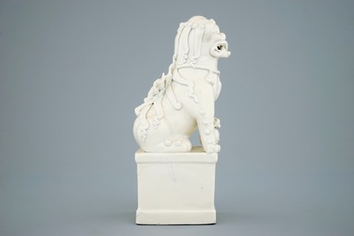 Un mod&egrave;le d'un lion en porcelaine blanc de Chine de Dehua, Kangxi