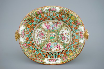 Un panier ajour&eacute; sur pr&eacute;sentoir en porcelaine de Chine de Canon, 19&egrave;me