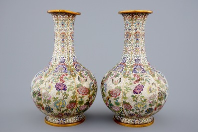 A pair of Chinese cloisonn&eacute; bottle-shaped vases, 19th C.