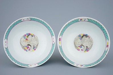 A pair of Chinese famille rose bowls with phoenixes and flower baskets, 19th C.