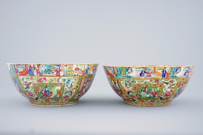 A good pair of Chinese Canton rose medallion bowls, 19th C.