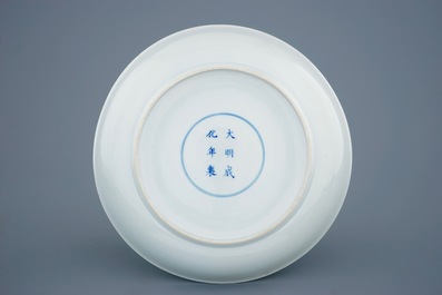 A Chinese famille verte plate with ladies playing music, 19th C.