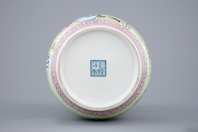 A fine Chinese Republic famille rose vase, 20th C.