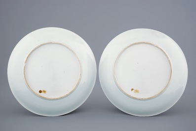 Een set van 4 grote Chinese famille rose schotels, Qianlong, 18e eeuw