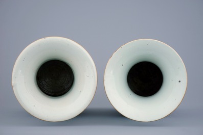 Two Chinese famille rose vases, 19/20th C.
