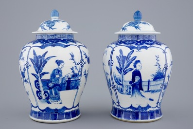 Een paar Chinese dekselvazen met lange Lijzen, 19e eeuw