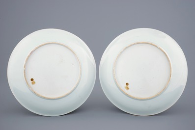 Een set van 4 grote Chinese famille rose schotels, Qianlong, 18e eeuw