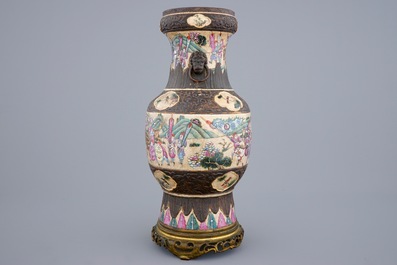 A Chinese Nanking famille rose crackle vase on bronze foot, 19th C.