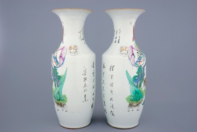 Une paire de vases en porcelaine de Chine famille rose, 19/20&egrave;me