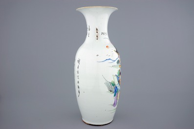 Un vase en porcelaine de Chine famille rose, 19/20&egrave;me