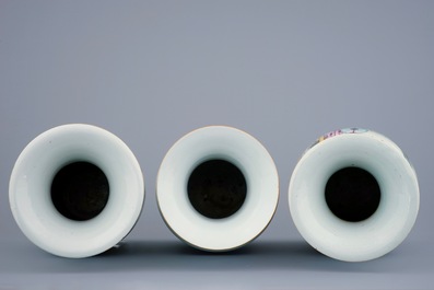 A set of 3 large Chinese famille rose vases, 19/20th C.