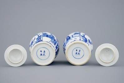 Een paar Chinese dekselvazen met lange Lijzen, 19e eeuw