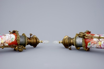 A pair of Chinese mandarin vases with bronze lamp mounts, 18/19th C.