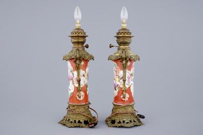 A pair of Chinese mandarin vases with bronze lamp mounts, 18/19th C.