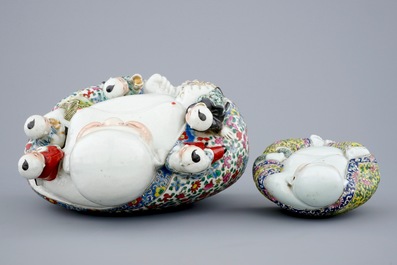 Two Chinese famille rose porcelain Buddha figures, 19/20th C.