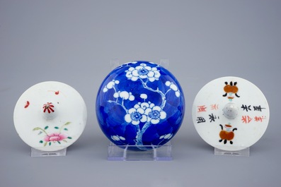 A set of 4 various Chinese famille rose and blue and white ginger jars and covers, 19/20th C.
