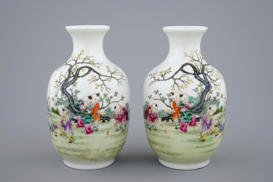 A pair of Chinese famille rose vases with playing boys, 20th C.