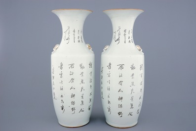 Une paire de vases en porcelaine de Chine famille rose, 19/20&egrave;me