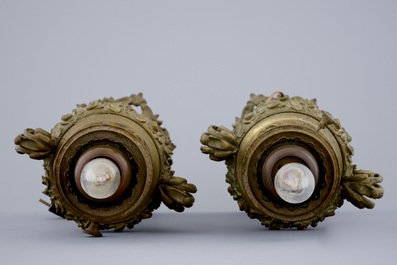 A pair of Chinese mandarin vases with bronze lamp mounts, 18/19th C.