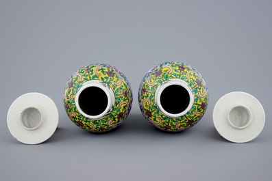 A pair of Chinese famille rose vases and covers, 19/20th C.
