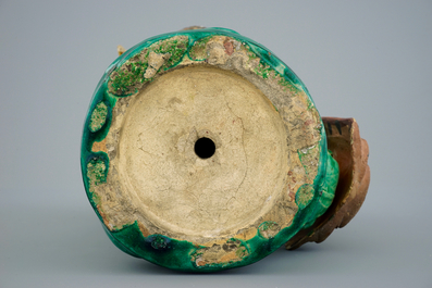Un grand mod&egrave;le d'un faucon en gr&egrave;s de Chine, Qianlong, 18&egrave;me