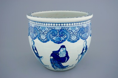 A Chinese blue and white fish bowl with large figures, 18/19th C.