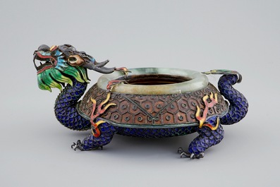 Un br&ucirc;le-parfum en argent &eacute;maill&eacute; et jade en forme de dragon, Chine, 19/20&egrave;me