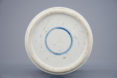 Un vase en porcelaine de Chine famille verte aux fleurs et oiseaux, Kangxi