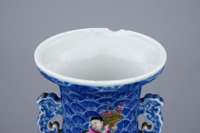 A pair of fine Chinese famille rose vases with immortals on waves, 19/20th C.