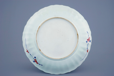 Een grote Chinese famille verte schotel met het wapen van Zutphen, Kangxi/Yongzheng, ca. 1720